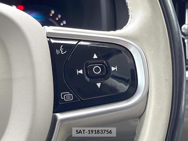 Volvo V90 2022-06 8812150-12