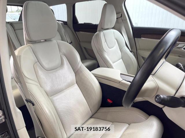 Volvo V90 2022-06 8812150-13