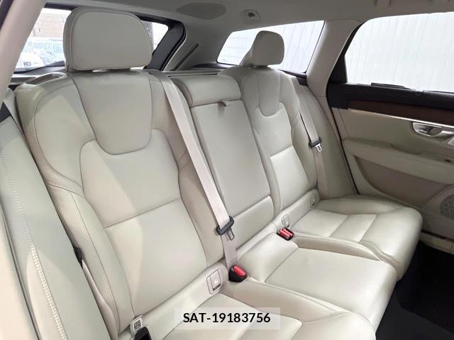 Volvo V90 2022-06 8812150-14