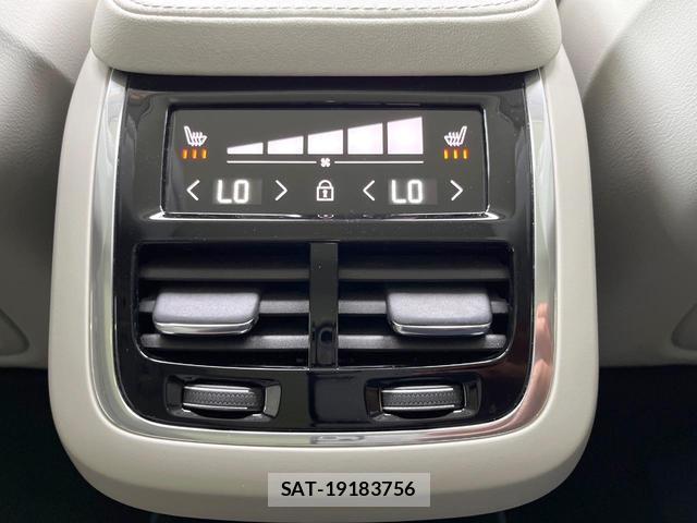Volvo V90 2022-06 8812150-15