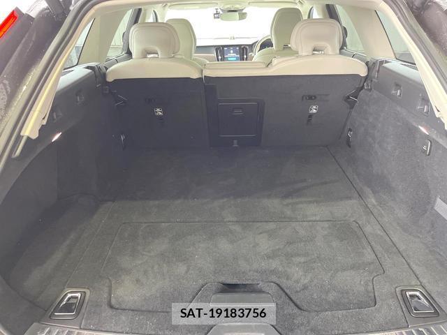 Volvo V90 2022-06 8812150-16