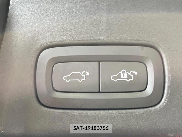 Volvo V90 2022-06 8812150-17