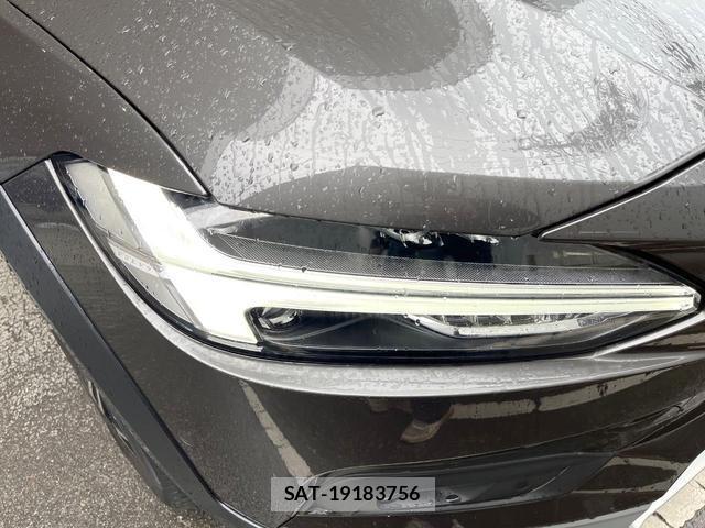 Volvo V90 2022-06 8812150-19