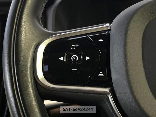 Volvo V90 2018-01 8812153-11