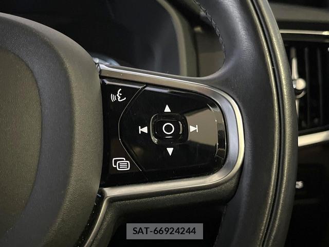 Volvo V90 2018-01 8812153-12