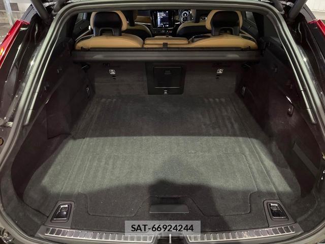 Volvo V90 2018-01 8812153-16