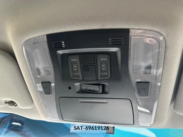 Toyota VELLFIRE 2017-03 8814418-10