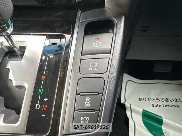 Toyota VELLFIRE 2017-03 8814418-9
