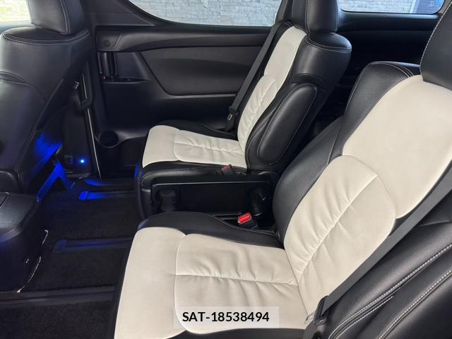 Toyota VELLFIRE 2015-05 8817028-12