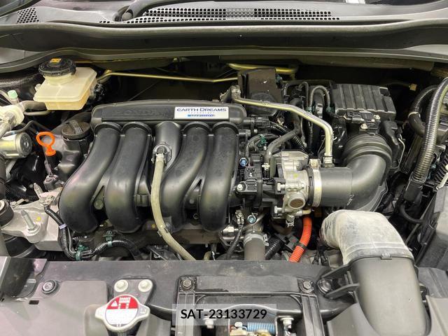 Honda VEZEL 2015-04 8817565-17