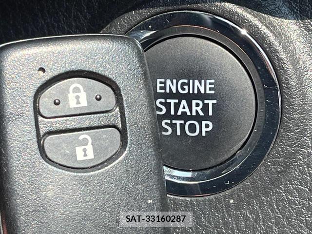 Toyota VITZ 2017-03 8813233-6