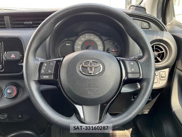 Toyota VITZ 2017-03 8813233-7