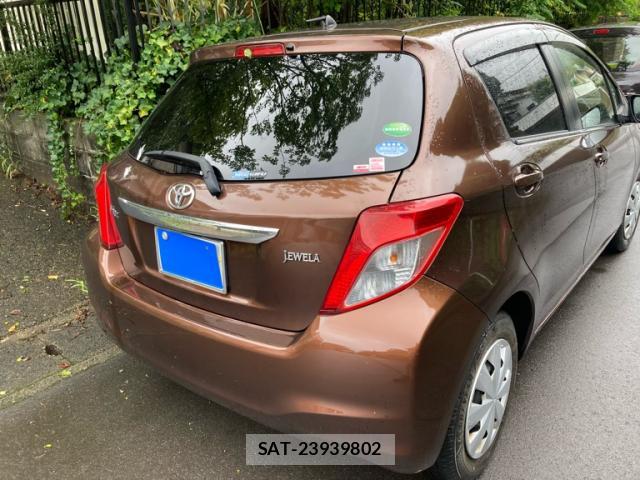 Toyota VITZ 2013-09 8813604-4