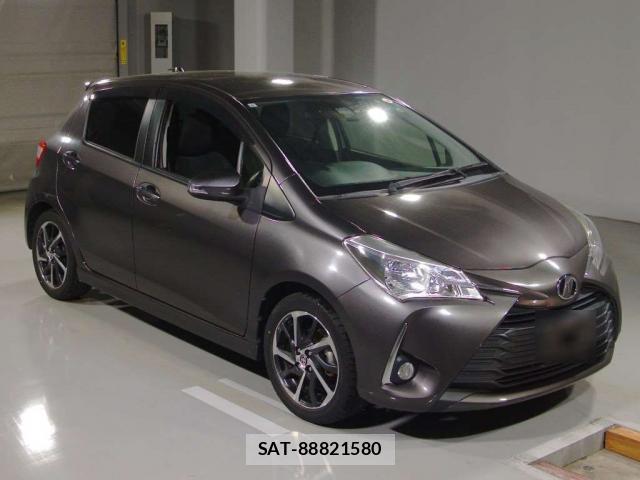 Toyota VITZ 2017-09 8817342-3