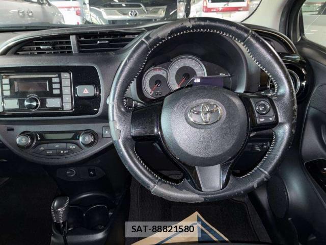 Toyota VITZ 2017-09 8817342-4
