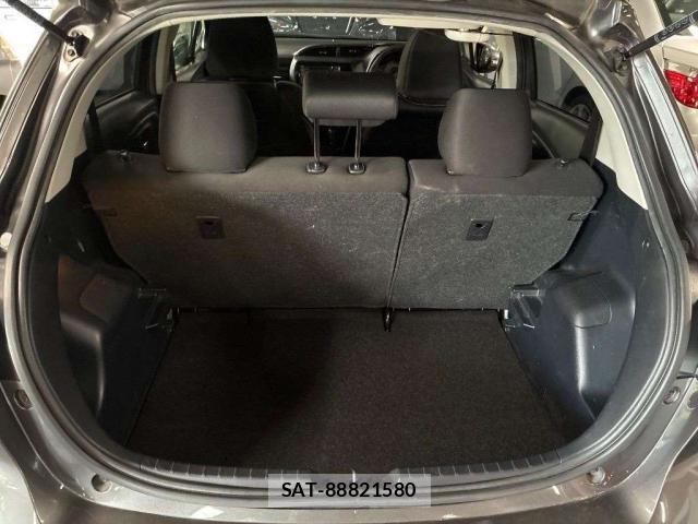 Toyota VITZ 2017-09 8817342-7