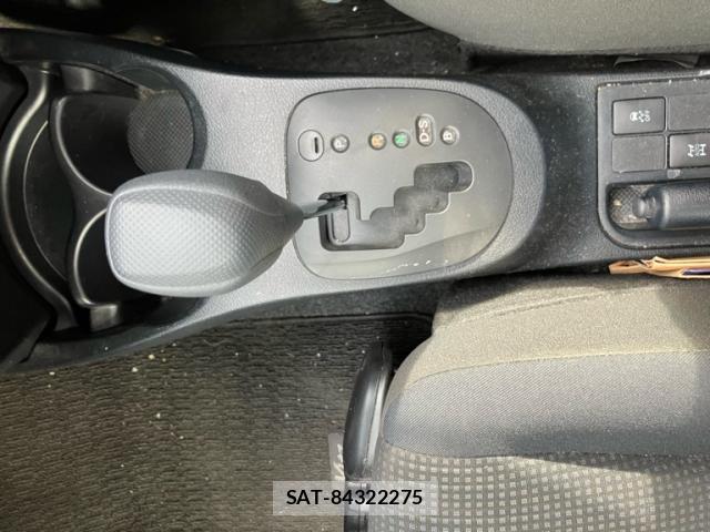 Toyota VITZ 2017-06 8817461-10