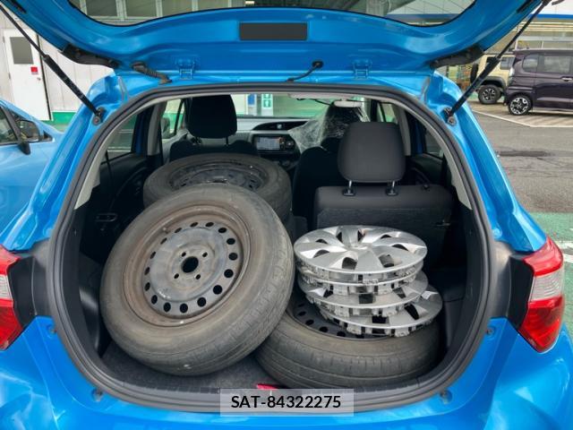 Toyota VITZ 2017-06 8817461-16