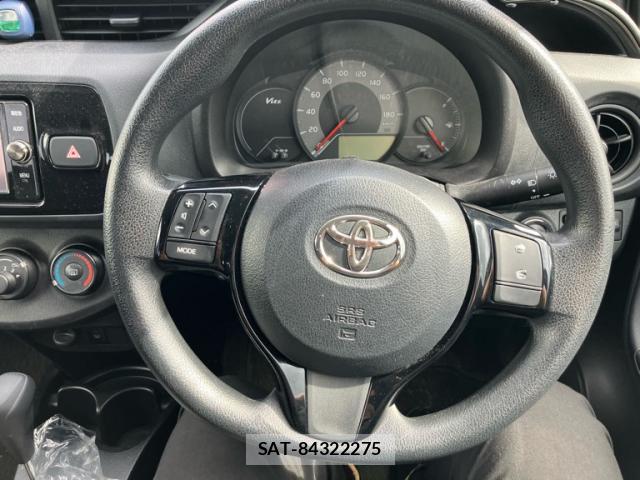 Toyota VITZ 2017-06 8817461-7