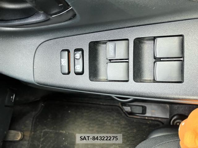 Toyota VITZ 2017-06 8817461-8