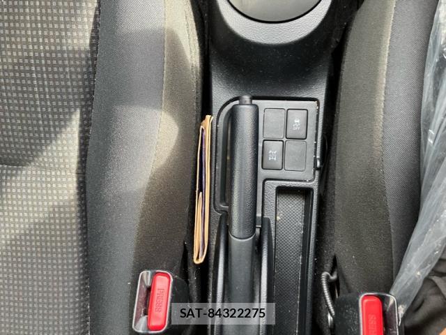 Toyota VITZ 2017-06 8817461-9