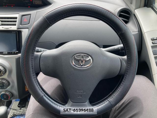 Toyota VITZ 2006-10 8817607-11