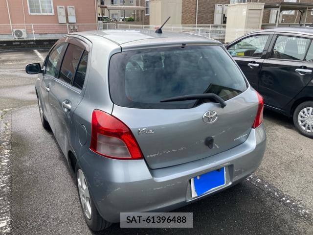 Toyota VITZ 2006-10 8817607-6