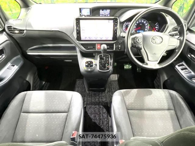 Toyota VOXY 2016-09 8812050-1