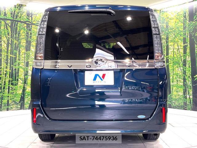 Toyota VOXY 2016-09 8812050-11