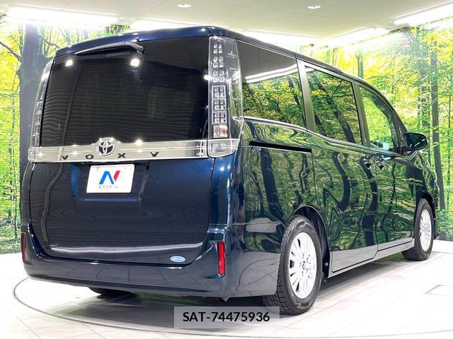 Toyota VOXY 2016-09 8812050-13