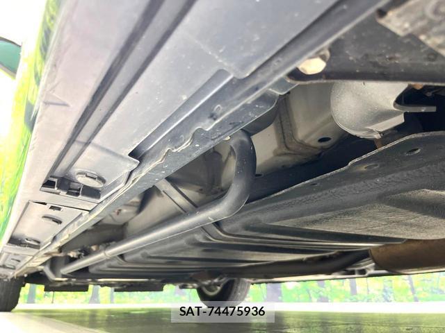 Toyota VOXY 2016-09 8812050-17