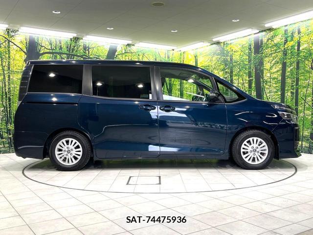 Toyota VOXY 2016-09 8812050-19