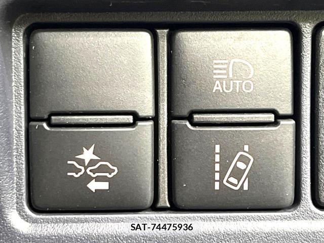 Toyota VOXY 2016-09 8812050-4