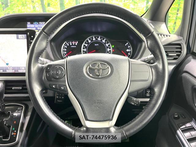 Toyota VOXY 2016-09 8812050-7