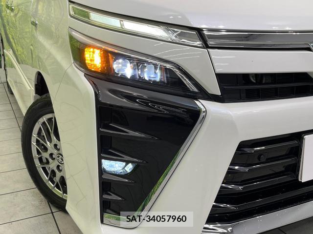 Toyota VOXY 2019-04 8812063-12