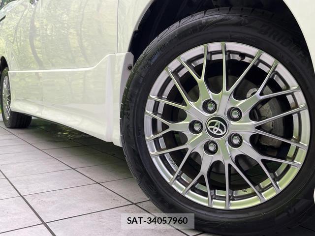 Toyota VOXY 2019-04 8812063-13