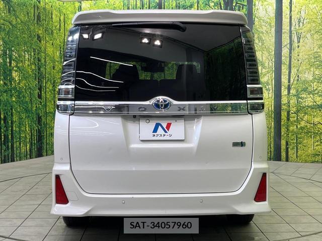Toyota VOXY 2019-04 8812063-15