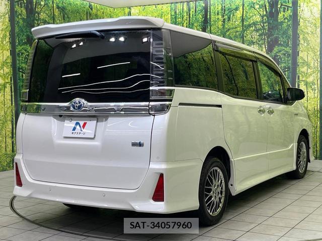 Toyota VOXY 2019-04 8812063-16