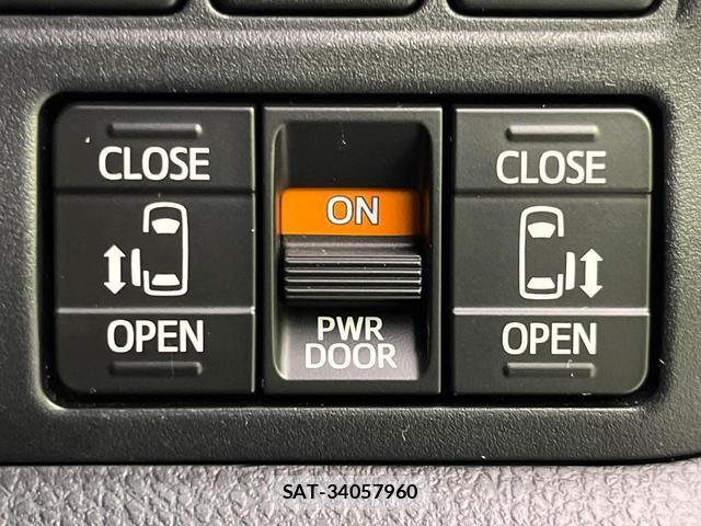 Toyota VOXY 2019-04 8812063-5