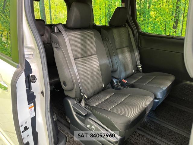 Toyota VOXY 2019-04 8812063-8