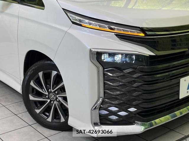 Toyota VOXY 2023-08 8812074-12