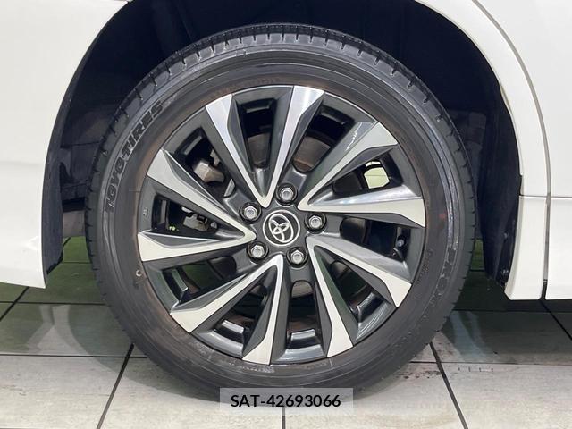 Toyota VOXY 2023-08 8812074-13
