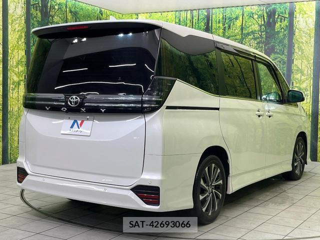 Toyota VOXY 2023-08 8812074-16