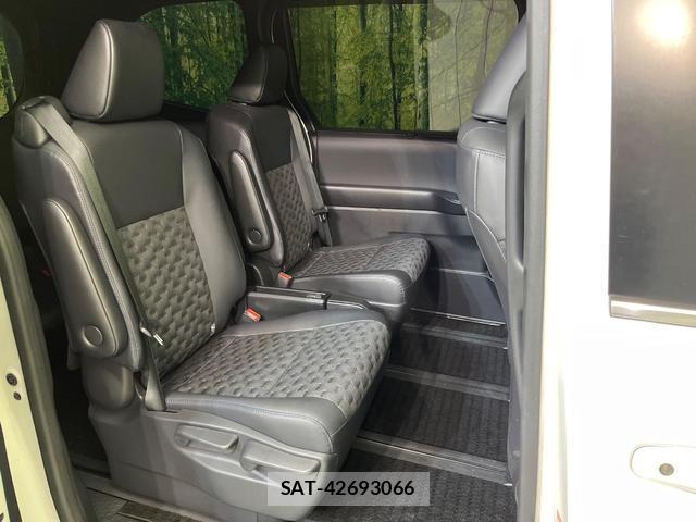 Toyota VOXY 2023-08 8812074-8