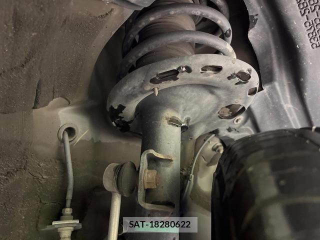 Toyota VOXY 2019-09 8812127-19