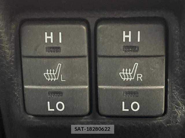 Toyota VOXY 2019-09 8812127-5