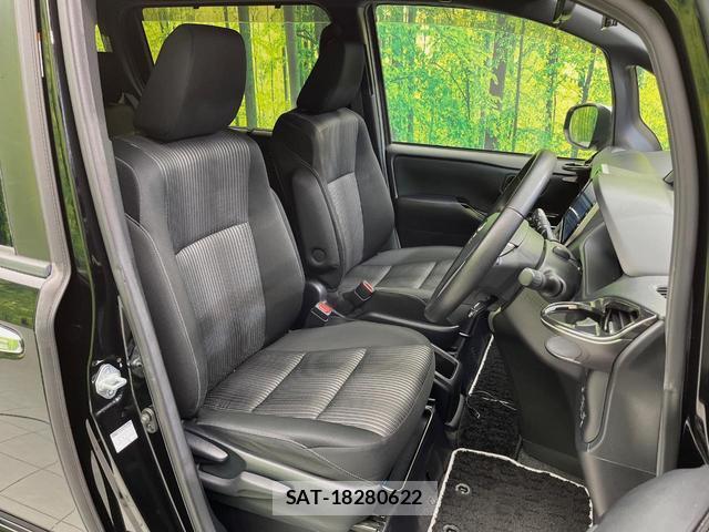 Toyota VOXY 2019-09 8812127-7