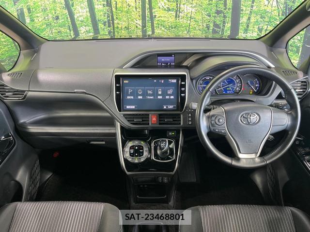 Toyota VOXY 2018-03 8812175-1