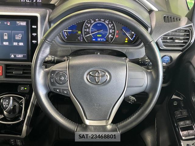 Toyota VOXY 2018-03 8812175-11