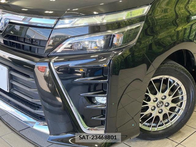 Toyota VOXY 2018-03 8812175-12